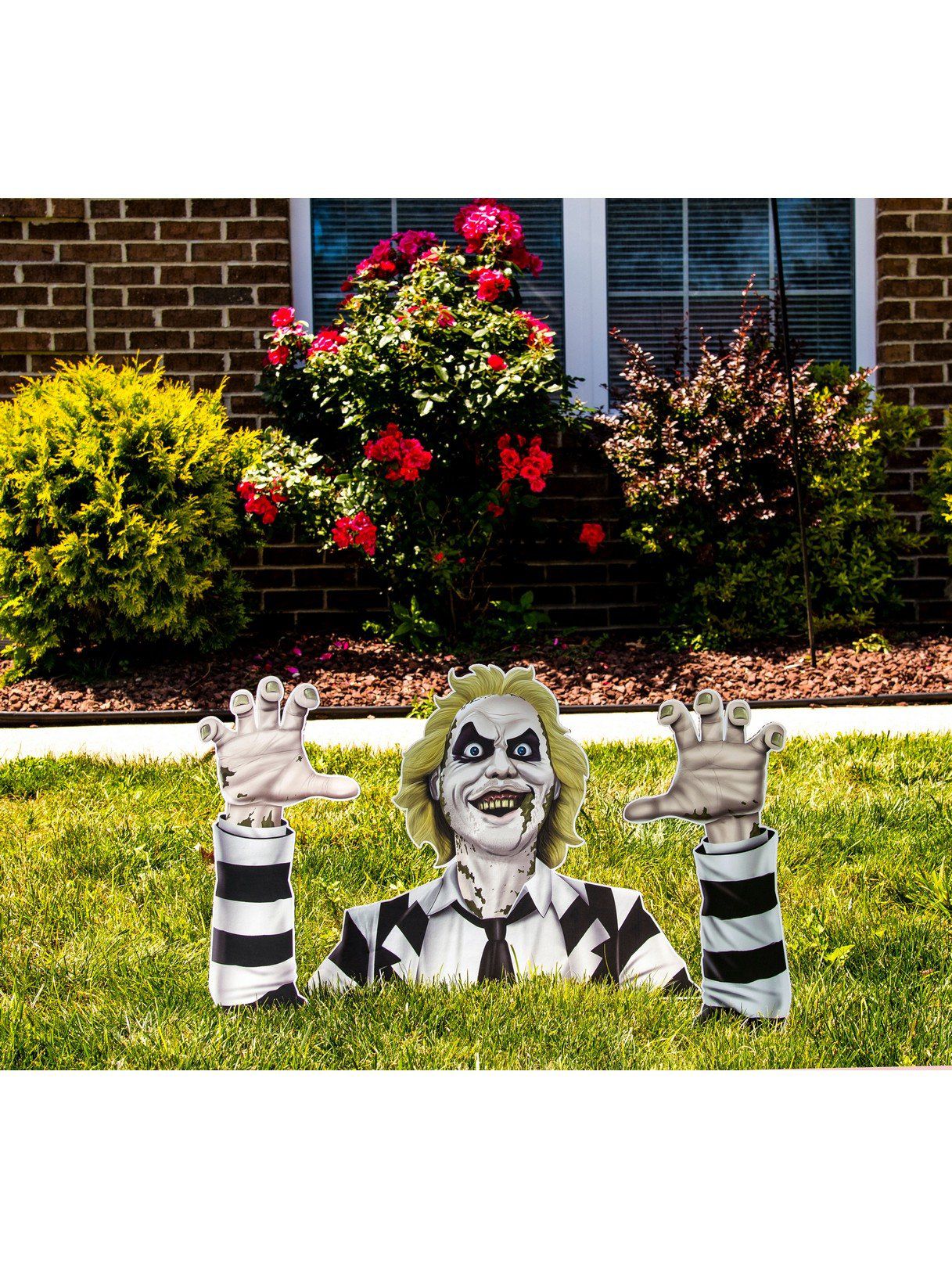 25-inch Beetlejuice Groundbreaker Lawn Decoration - costumes.com