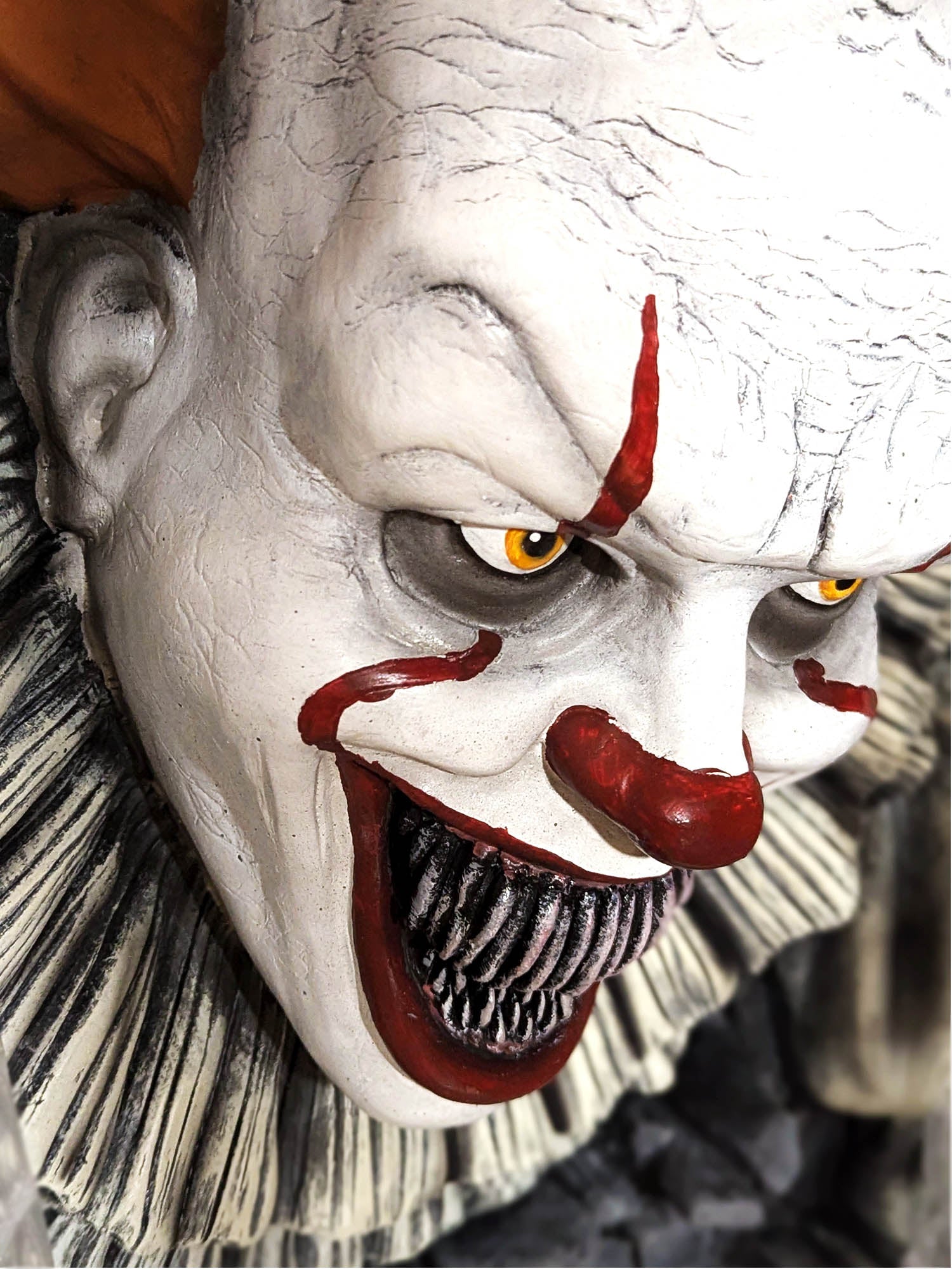 37-inch IT Pennywise Wall Breaker Decoration - costumes.com